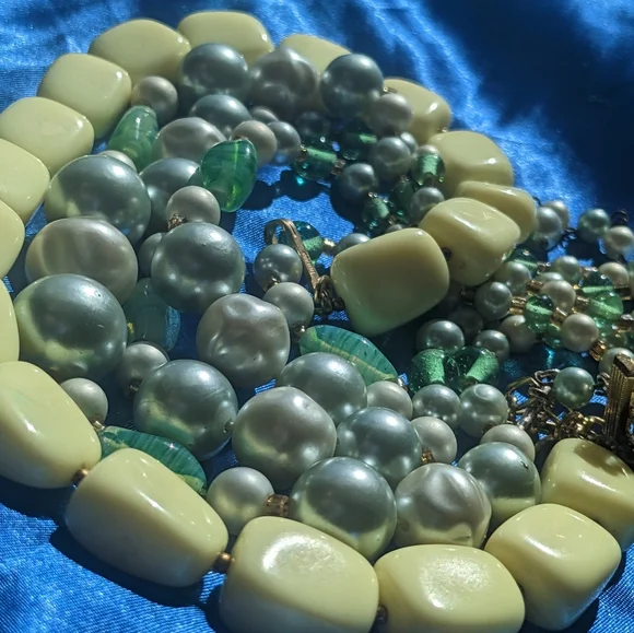 Two Vintage Necklaces Trifari & Japan - Picture 5 of 10